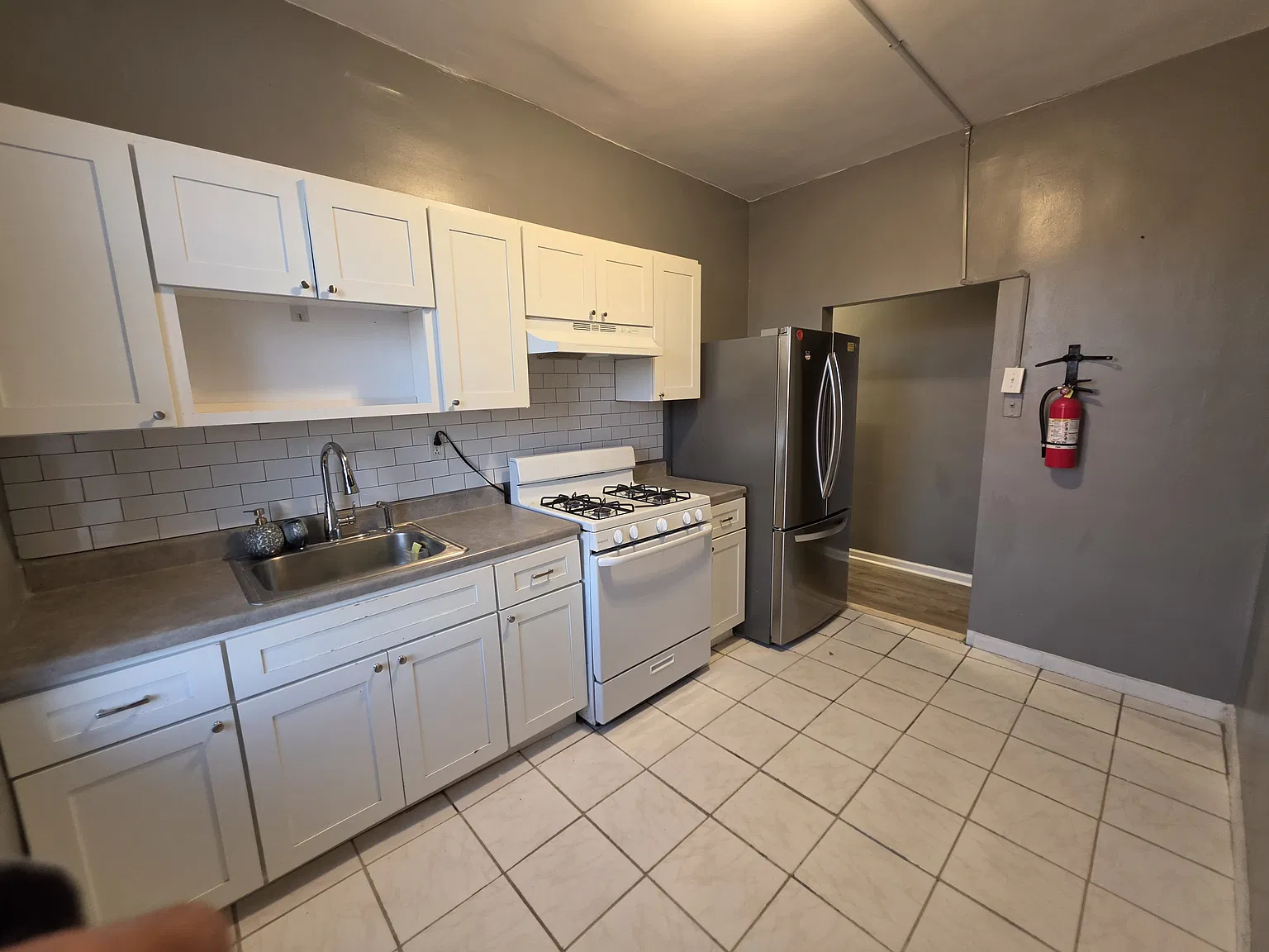 2 bed, 800 sqft, $1,900 — Photo 3