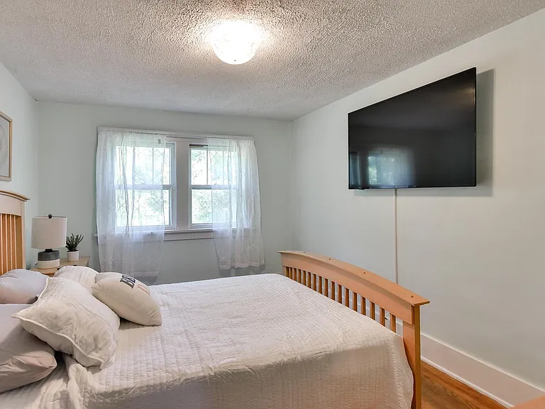 863 S 52nd St — Photo 30