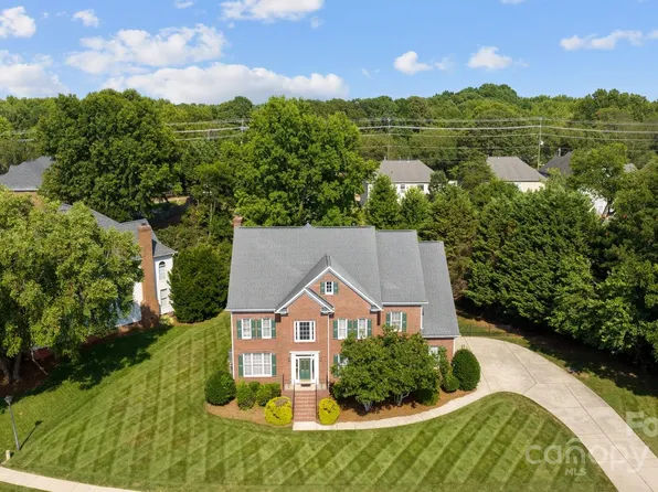 10027 Willow Rock Dr, Charlotte, NC 28277