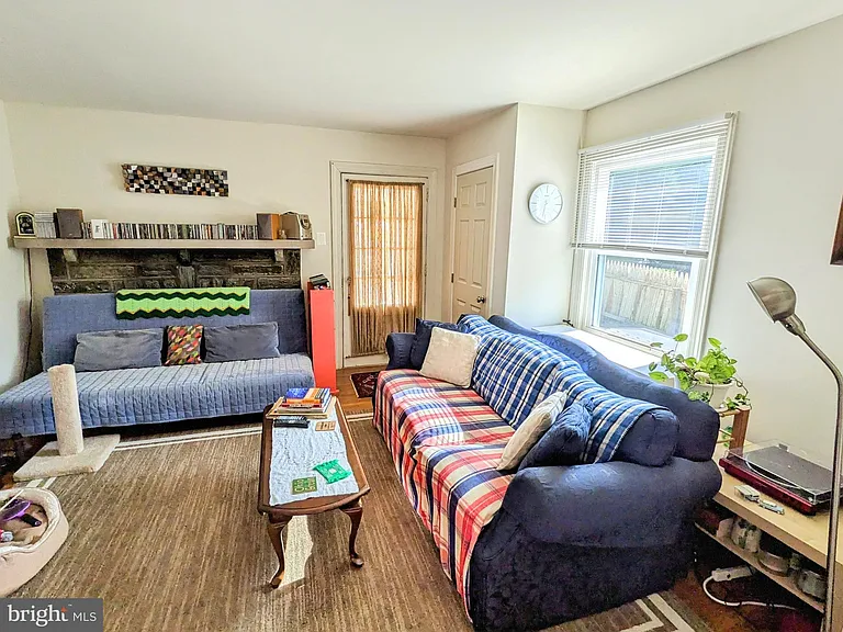 920 E Railroad Ave #A — Photo 2