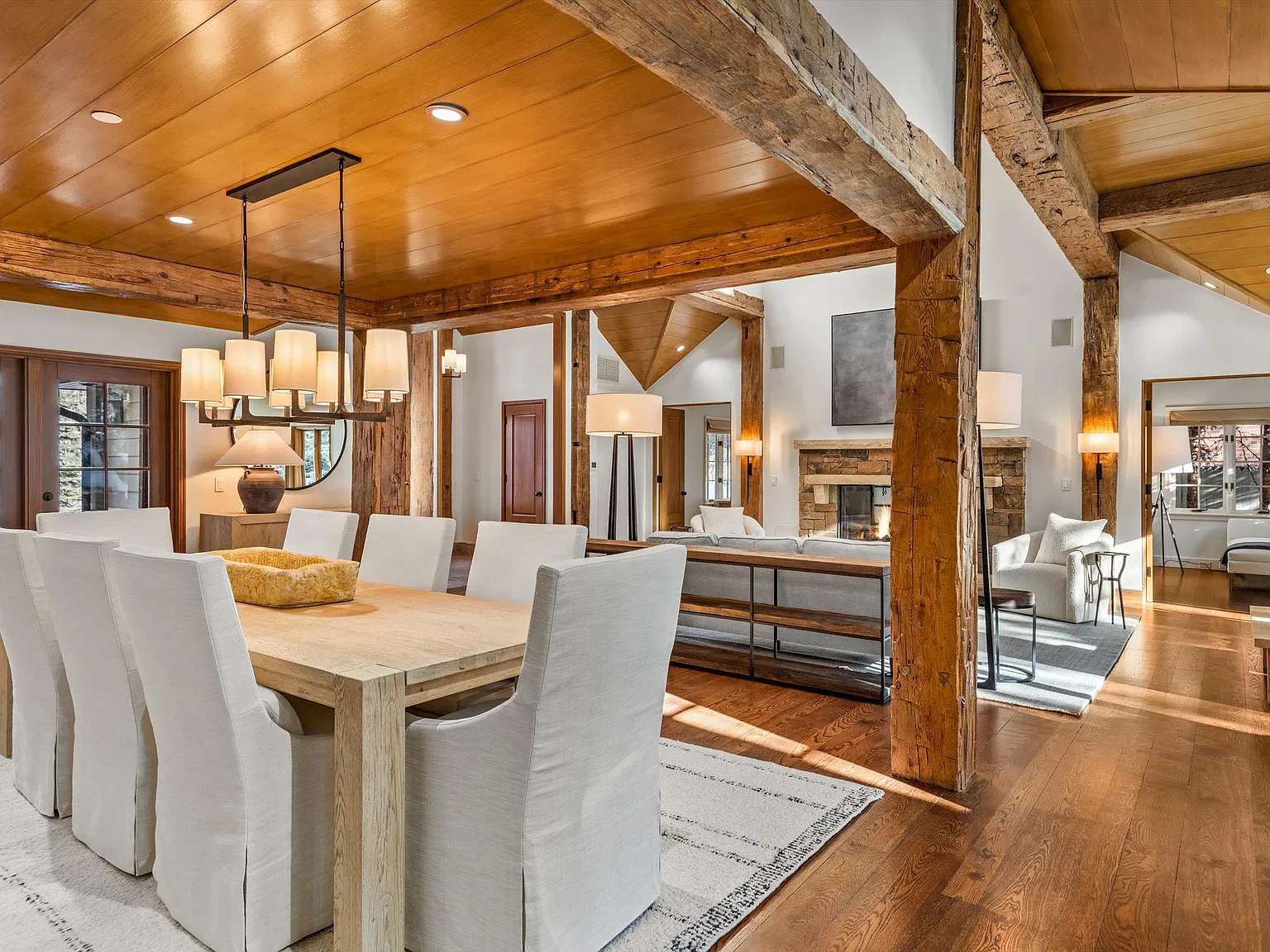 5 bed, 5926 sqft, $150,000 — Photo 4
