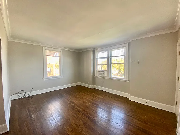 1029 Dana Apts — Photo 6