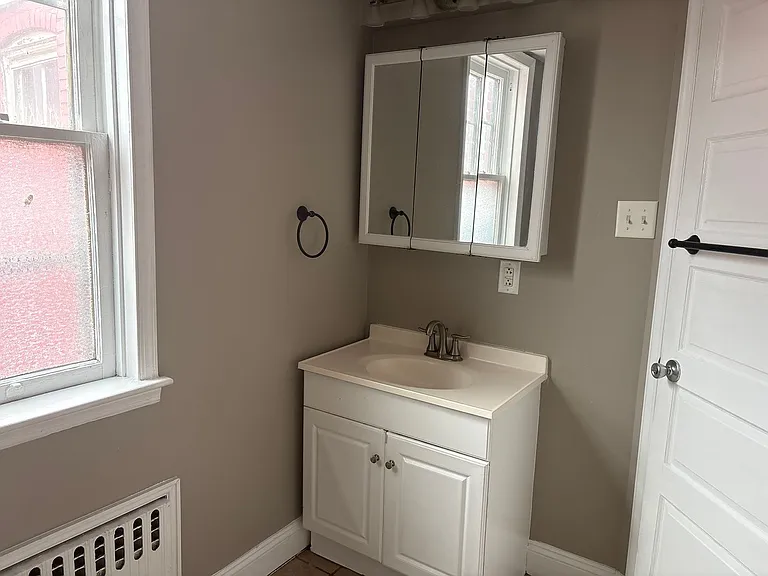 853 E Philadelphia St — Photo 10