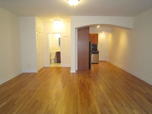 Rented by City Connections Realty | media 29