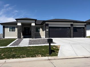 3109 Lakeview Ave, Hastings, NE 68901