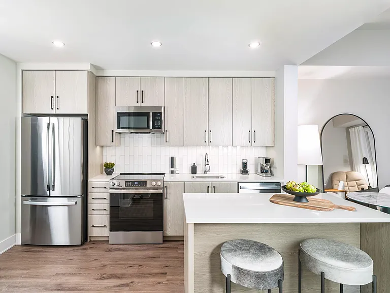 Sleek, modern, and made for entertaining_your Modera H Street kitchen features quartz countertops, stainless steel appliances, and style that serves every occasion.