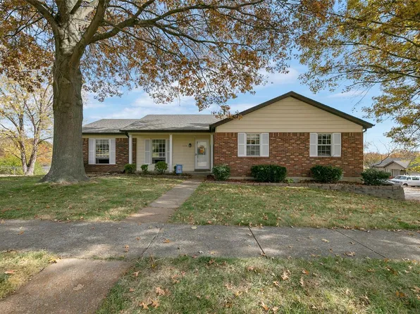 6048 La Chateau Ct, Saint Louis, MO 63129
