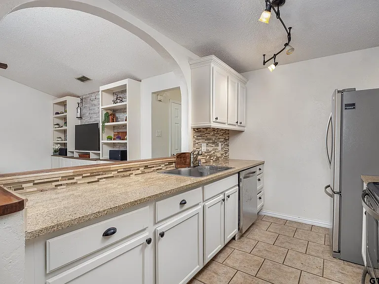 400 S Town Dr #308 — Photo 15
