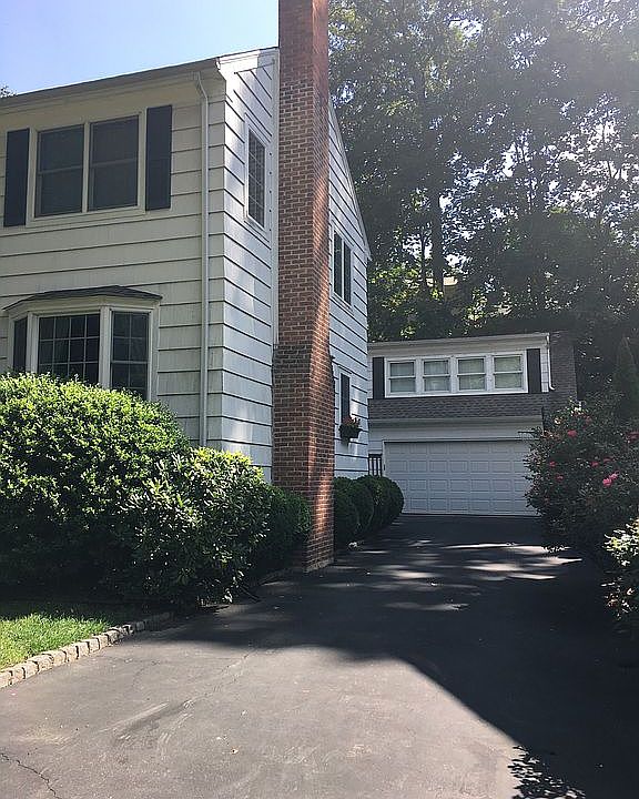 2nd image of 39 Valleywood Rd