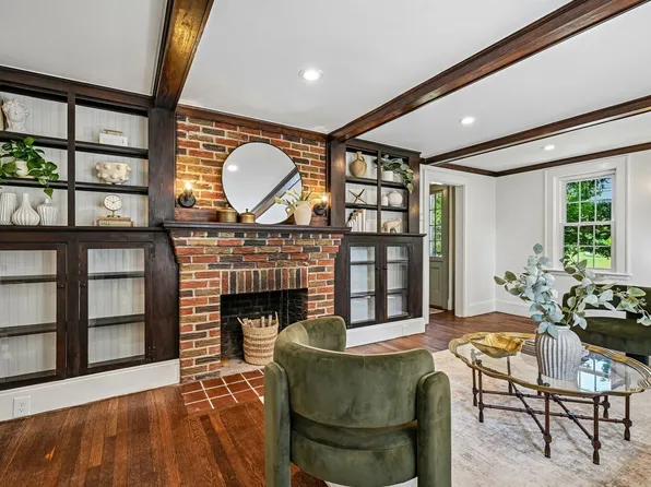 254 Russell St, Woburn, MA 01801