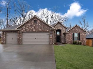 1110 Sycamore St, Cave Springs, AR 72718