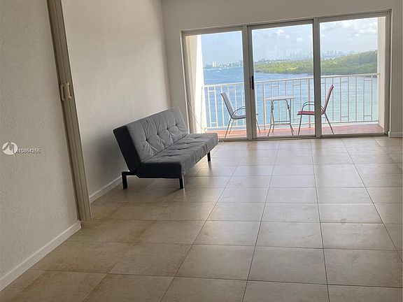 3rd image of 300 Bayview Dr APT 814