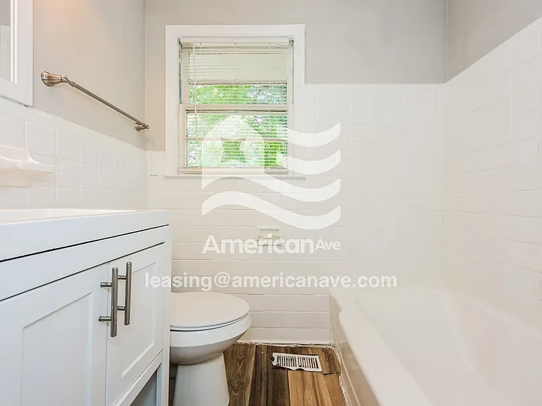 1207168_014_wm_-_bathroom_12961780.jpg