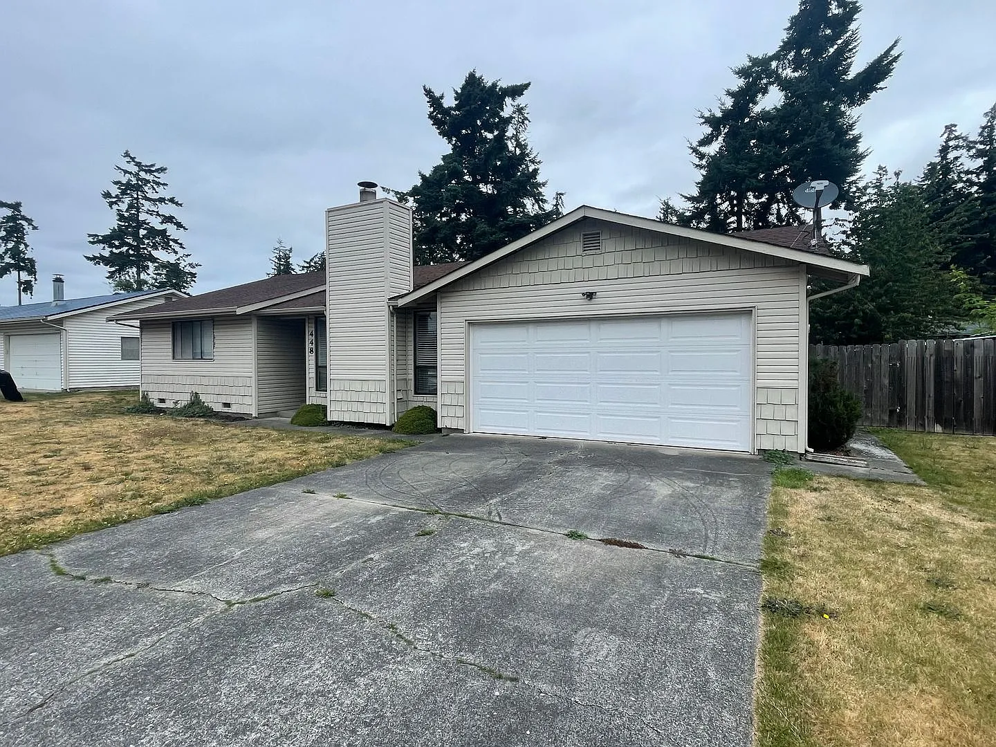 Fantastic 3 Bedroom Home in the heart of Town! Dogs Negotiable! — Photo 3