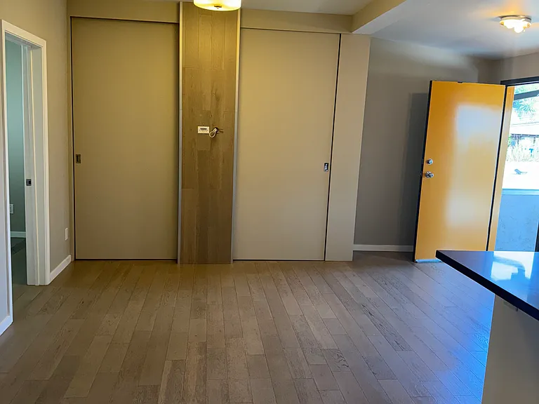 1635 Scott Ave — Photo 12