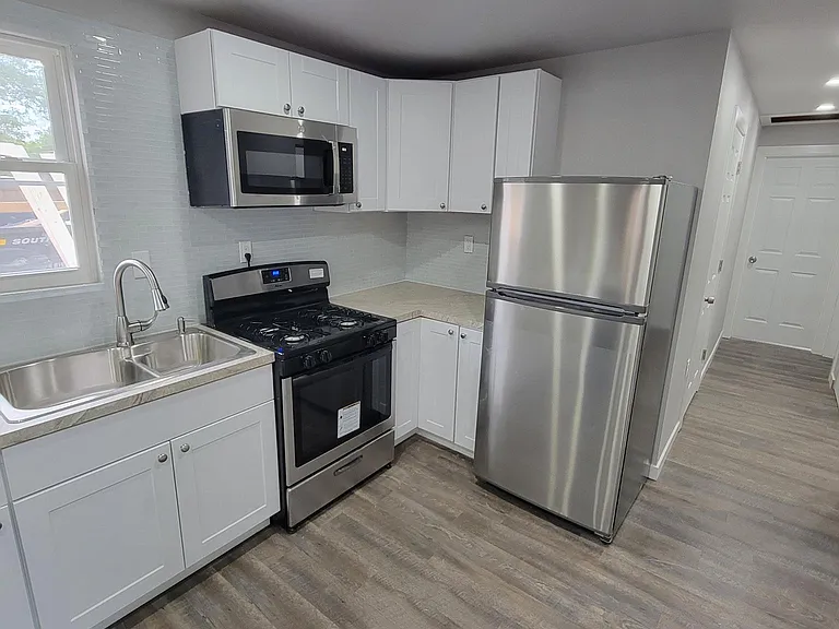 2417 E 13th St #3 — Photo 3