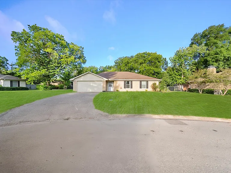 2604 Fairmont Cir — Photo 27