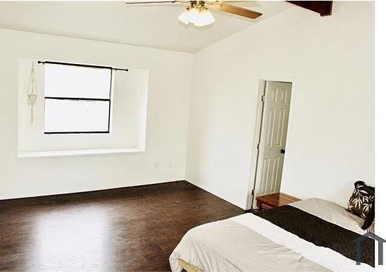 5th image of 105 Summit Ridge Dr N