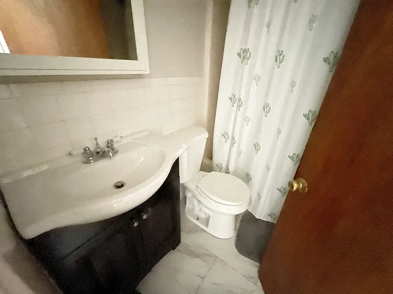 92 Hammond St #2L — Photo 8