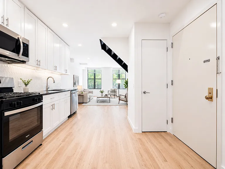 185 Chauncey St #1F — Photo 3