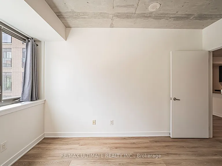 400 Wellington St W #306 — Photo 16
