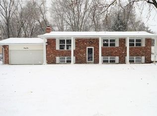 35 Lee Dr, Saint Charles, MO 63301