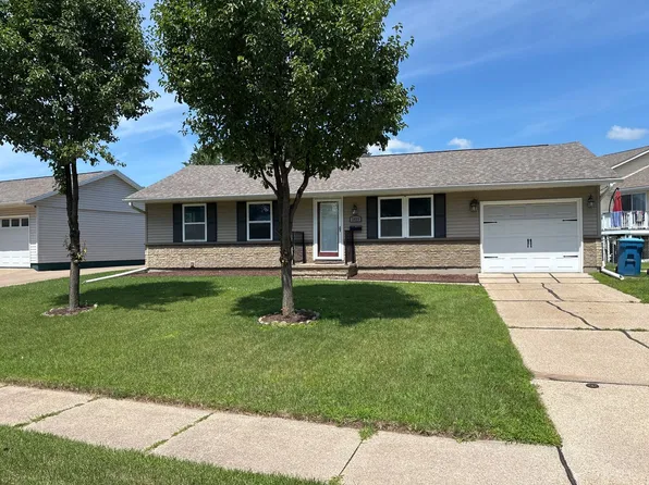 1419 16th Ave, Camanche, IA 52730