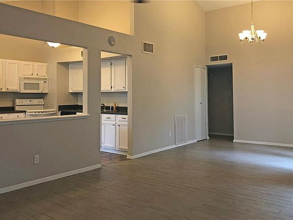 3rd image of 2405 Wildbriar Dr