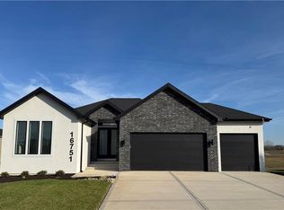 16751 S Fellows St, Olathe, KS 66062