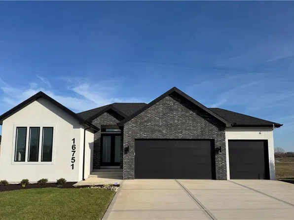 16751 S Fellows St, Olathe, KS 66062