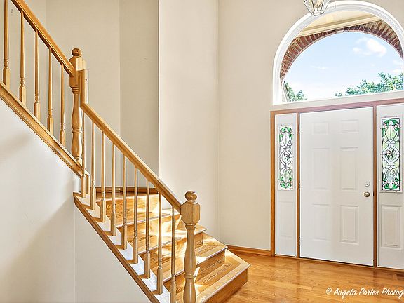 2nd image of 528 Cliffwood Ln