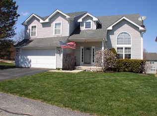 286 N Crooked Lake Ln, Lindenhurst, IL