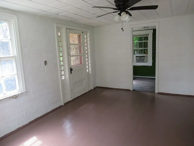 806 N Park St #B — Photo 5