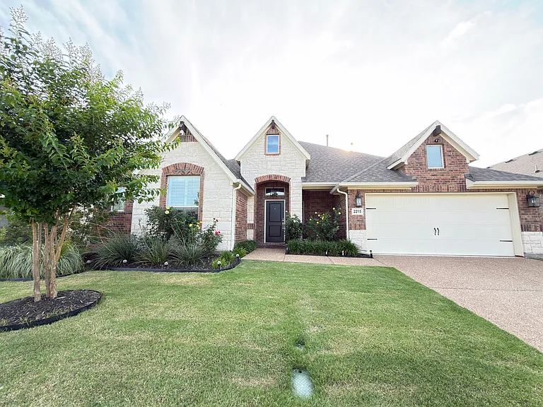 2215 Grassland Ave — Photo 1