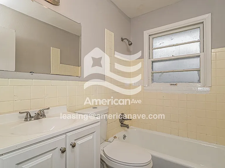 977570_009_main_bathroom_10.jpg