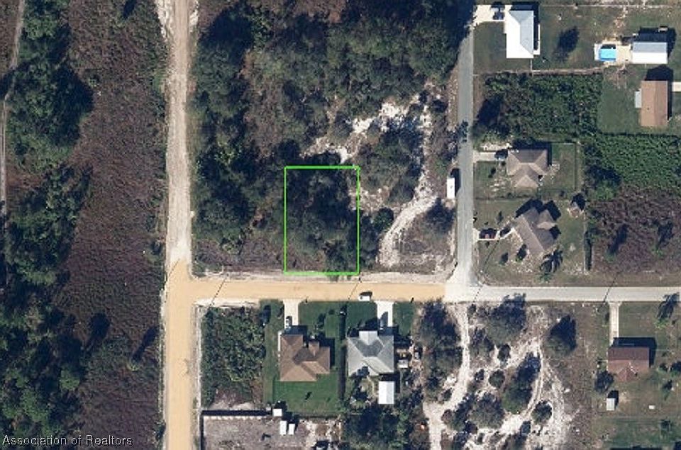 1st image of 102 Farrell Dr NE