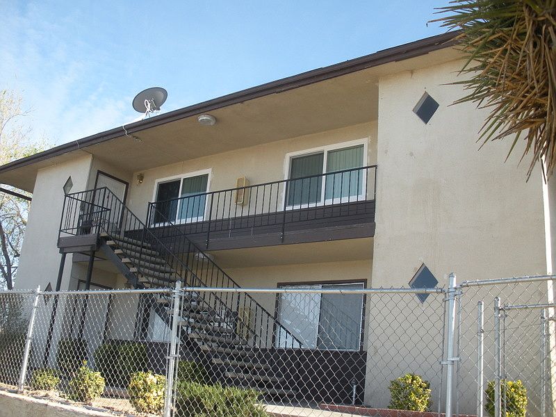 1st image of 420 Wilshire Pl APT B