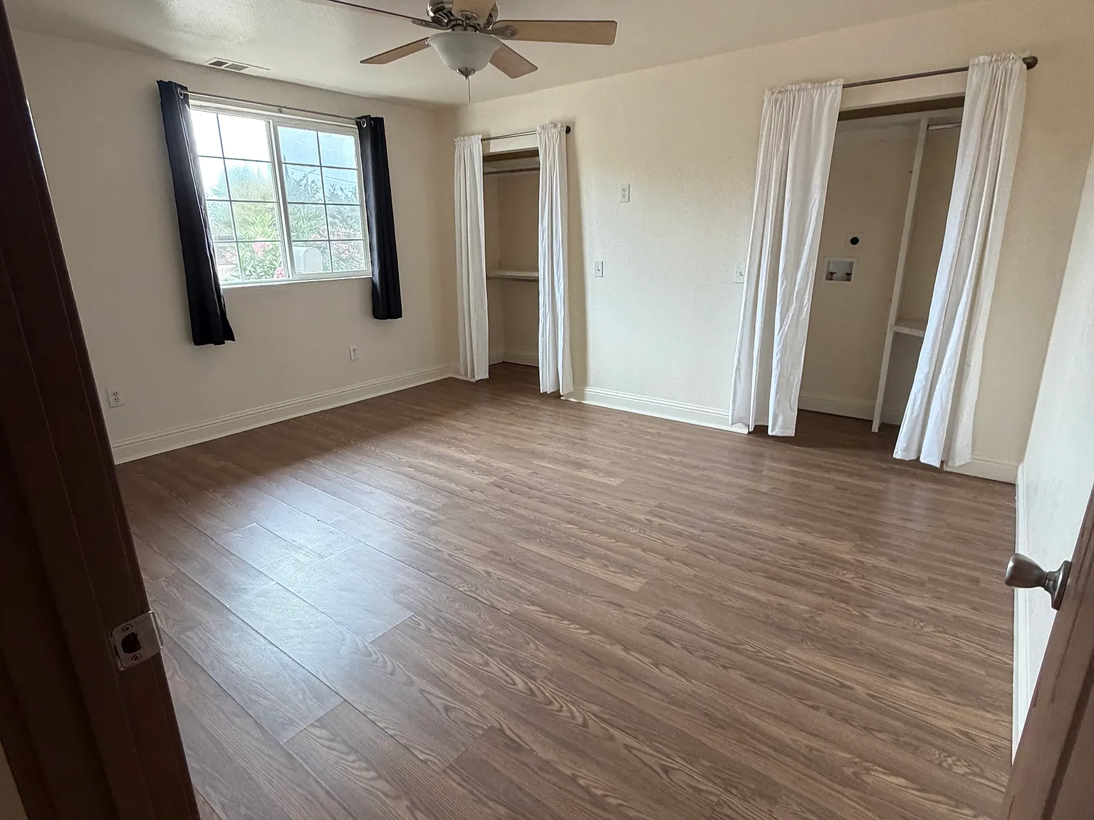 3 bed, 1100 sqft, $2,300 — Photo 3