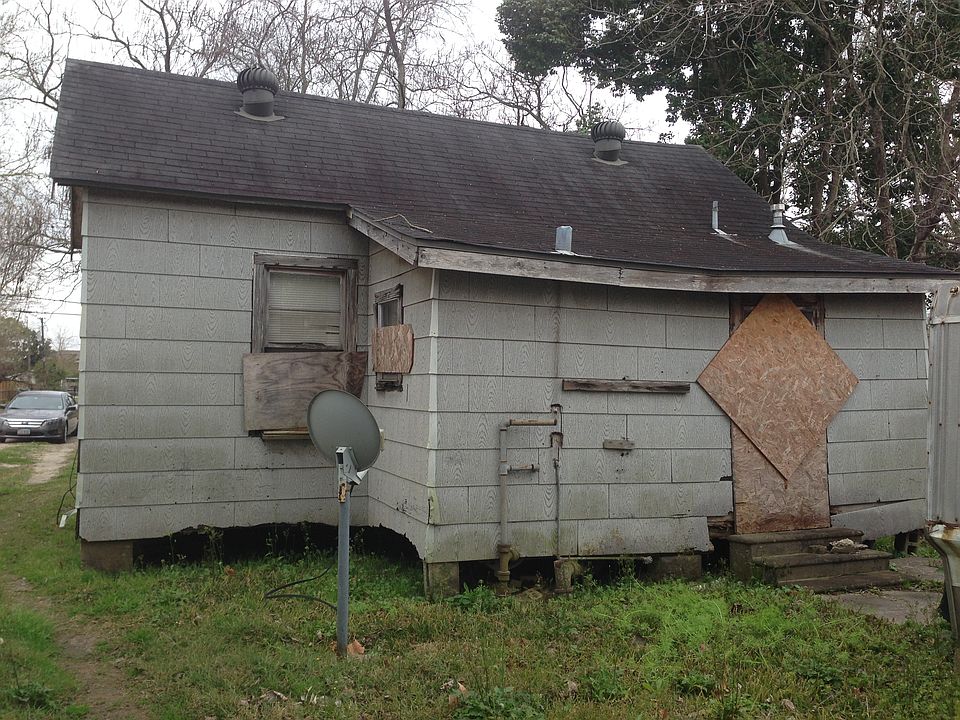 2nd image of 4007 Bennington St