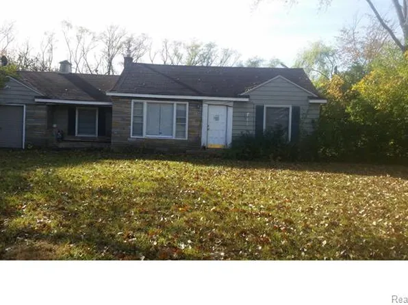 17549 Silver Maple St, Southfield, MI 48075