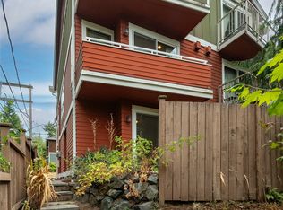 2201 NE 92nd St, Seattle, WA 98115