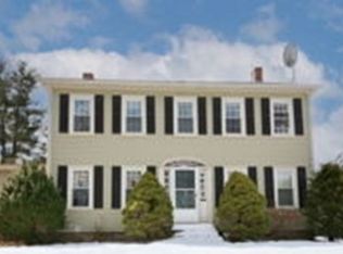 141 Quinapoxet Ln, Worcester, MA 01606