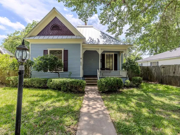 504 Gresham St, Smithville, TX 78957