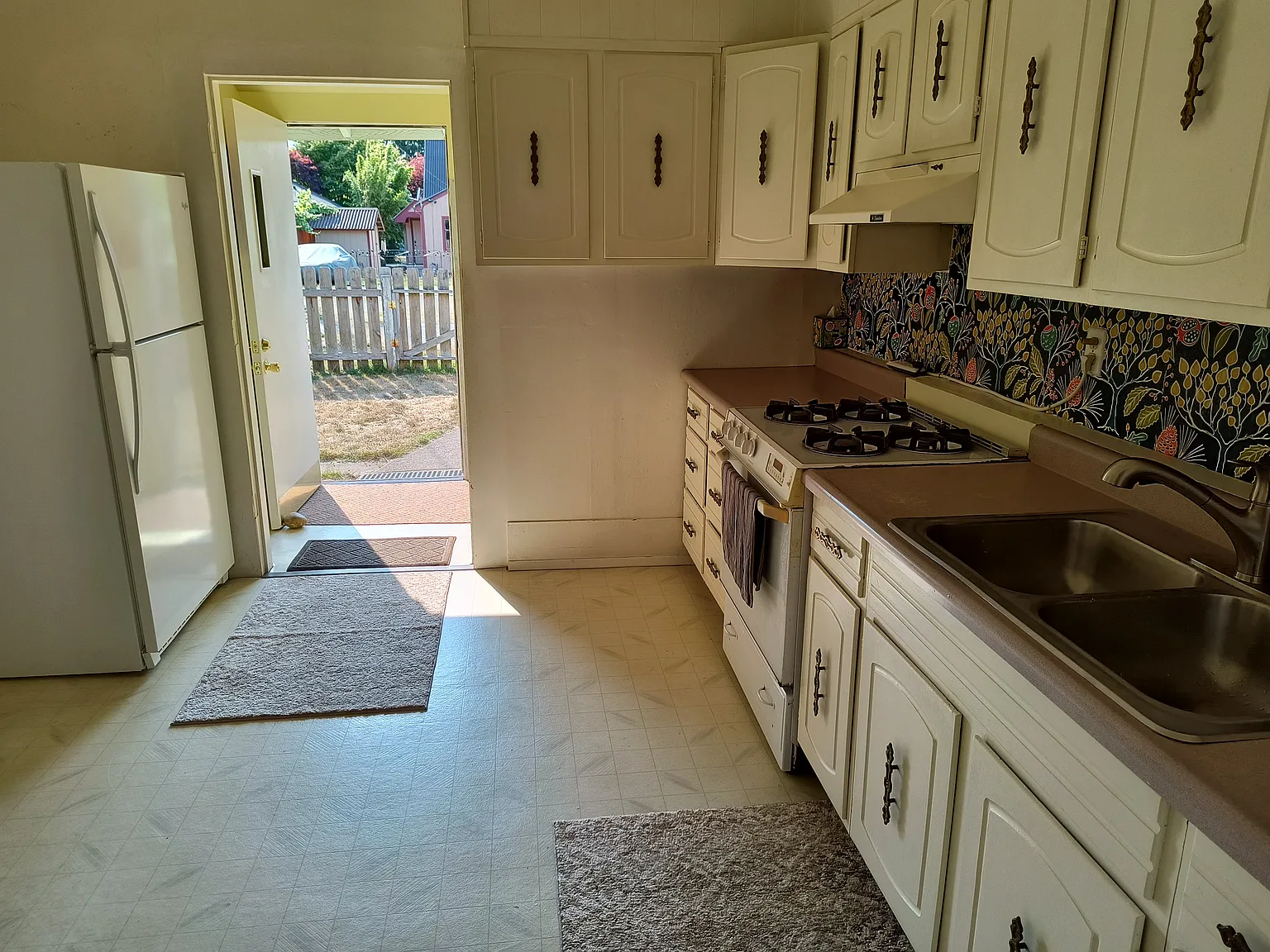 3 bed, 880 sqft, $2,280 — Photo 4