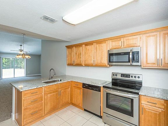 5th image of 231 Bedford Dr