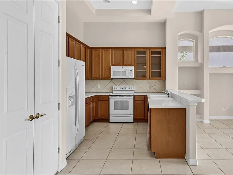 8506 Saint Marino Blvd — Photo 12
