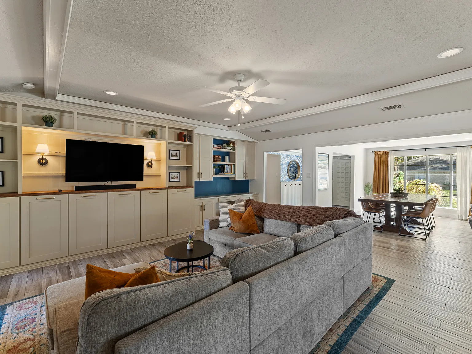 4 bed, 2.5 bath, 2218 sqft, $3,600 — Photo 3