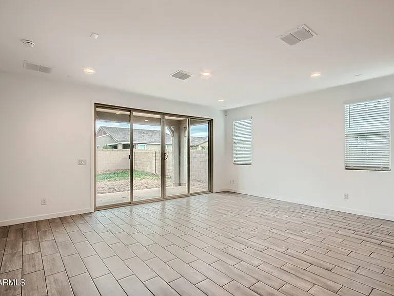 52 E Capricorn Way — Photo 8
