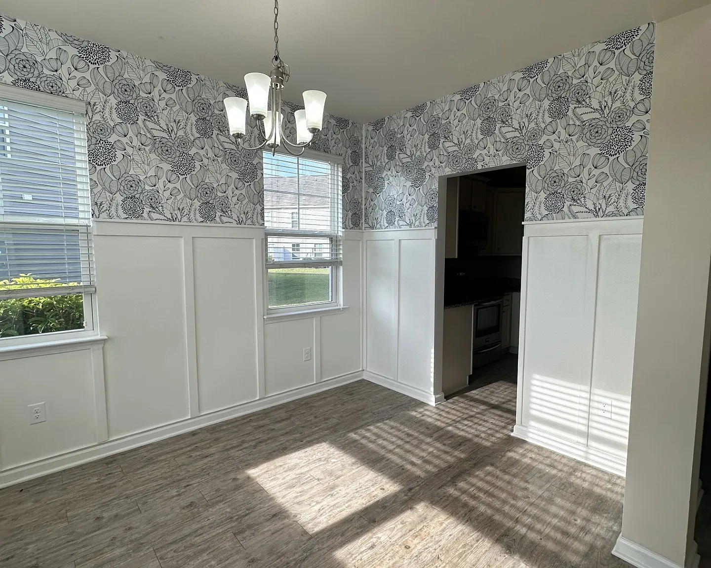 4 bed, 3.5 bath, 1942 sqft, $2,600 — Photo 2