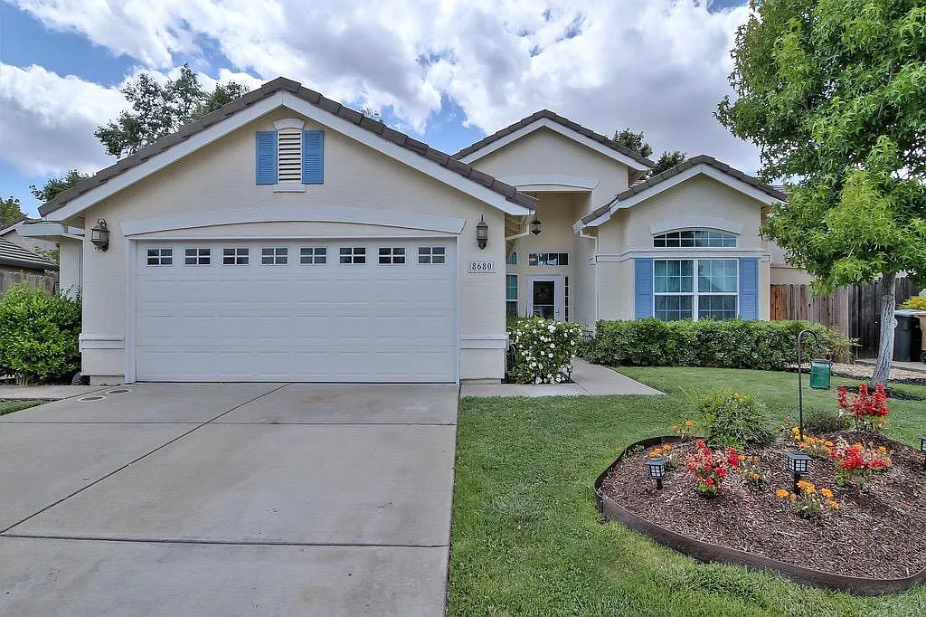 8680 Spring House Way photo 1